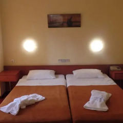 Cavo D'Oro Hotel Пирей сейф в номере