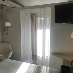 Отель Hôtel Little Regina 2* Улучшенный номер с двуспальной кроватью фото 3