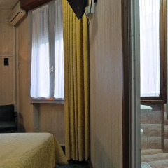 London Hotel 2* Стандартный номер с двуспальной кроватью (общая ванная комната) фото 2