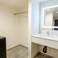 Отель Hollywood Inn Express LAX 2* Стандартный номер с различными типами кроватей фото 6