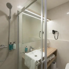 Ahotel Hotel Ljubljana Любляна ванная