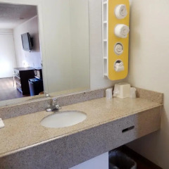 Отель Budget Inn Columbus West ванная фото 2