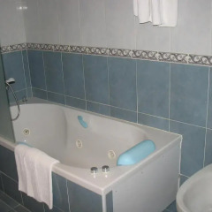 Hotel Reyes de León 2* Улучшенный номер с различными типами кроватей фото 3