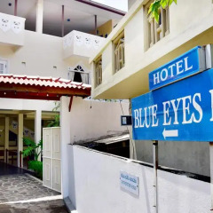 Отель Blue Eyes Inn банкомат