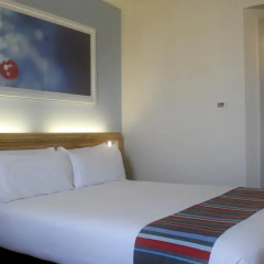 Отель Travelodge Barcelona Poblenou Стандартный номер с двуспальной кроватью фото 4