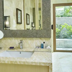 Отель Resorts World Sentosa - Beach Villas 5* Вилла с различными типами кроватей фото 8