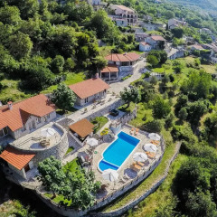 Отель Luxury Villas Lapcici Черногория, Будва - отзывы, цены и фото номеров - забронировать отель Luxury Villas Lapcici онлайн бассейн фото 3