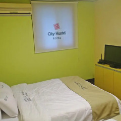 Gangnam City Hostel Стандартный семейный номер с двуспальной кроватью фото 2