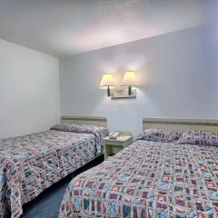 Отель Rodeway Inn 2* Стандартный номер с различными типами кроватей фото 3