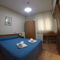 Отель Hostal El Pilar Стандартный номер с двуспальной кроватью фото 9