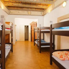 Hostel Santini Prague Кровать в общем номере с двухъярусной кроватью