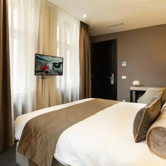Отель Dominic & Smart Luxury Suites Republic Square 4* Номер Делюкс с различными типами кроватей фото 7