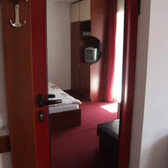 Отель Guest House Zlatev 3* Стандартный семейный номер с двуспальной кроватью