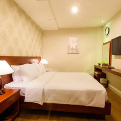 Hong Vy 1 Hotel 3* Улучшенный номер с различными типами кроватей фото 2