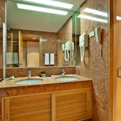 Отель Ramada by Wyndham Lisbon 4* Стандартный номер с различными типами кроватей