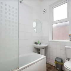 Отель Chorlton Short Term South Manchester Townhouse ванная