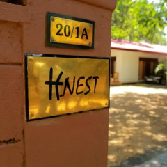 Отель Holiday Nest Bed and Breakfast парковка