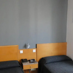 Отель Hostal Lami Стандартный номер с различными типами кроватей фото 9