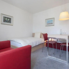 Апартаменты EMA House Serviced Apartments, Seefeld комната для гостей фото 4