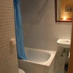 Отель Hostal Baires Стандартный номер с двуспальной кроватью (общая ванная комната) фото 4