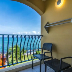 Отель Jewel Paradise Cove Beach Resort & Spa - Curio Collection by Hilton балкон