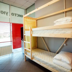 Hostel Lastochka Кровать в общем номере с двухъярусной кроватью фото 5