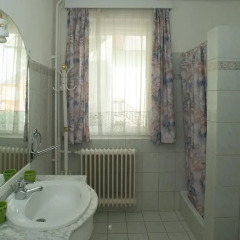 Отель Oleander Apartman ванная