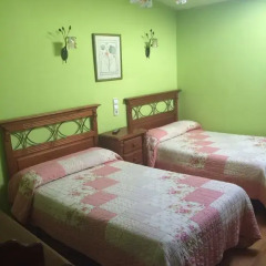 Отель Hostal Monica комната для гостей фото 4