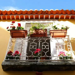 Отель Alfama Yellow House 2* Апартаменты с различными типами кроватей фото 9