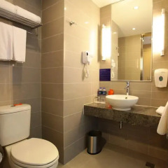 Отель Holiday Inn Express Shanghai New Hongqiao 3* Стандартный номер с различными типами кроватей фото 5