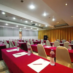Отель The Embassy Sathorn