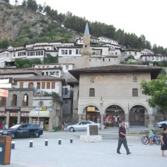 Отель Guesthouse Kadiu Berat Албания, Берат - отзывы, цены и фото номеров - забронировать отель Guesthouse Kadiu Berat онлайн приотельная территория