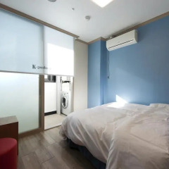 Отель K-guesthouse Sinchon 2 2* Номер Делюкс с двуспальной кроватью фото 3
