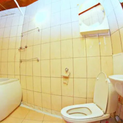Гостиница Bazikalo Hostel Lviv Украина, Львов - 5 отзывов об отеле, цены и фото номеров - забронировать гостиницу Bazikalo Hostel Lviv онлайн ванная фото 2