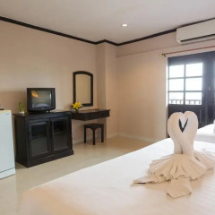 Отель Golden Tulip Essential Pattaya 4* Улучшенный номер с различными типами кроватей фото 20