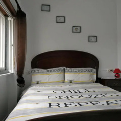 Lisbon Cosy Hostel Стандартный номер с двуспальной кроватью (общая ванная комната)
