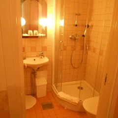 Отель Poska Villa Guesthouse ванная фото 2