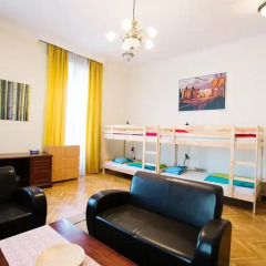 Friends Hostel and Apartments Budapest Кровать в женском общем номере с двухъярусной кроватью фото 8