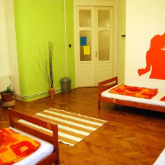 Boomerang Hostel and Apartments Стандартный номер с различными типами кроватей (общая ванная комната) фото 3