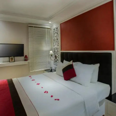 Oriental Central Hotel 3* Улучшенный номер с различными типами кроватей фото 9