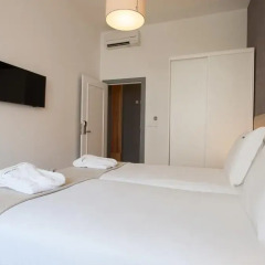 Отель Feels Like Home Rossio Prime Suites 4* Стандартный номер с 2 отдельными кроватями (общая ванная комната) фото 16