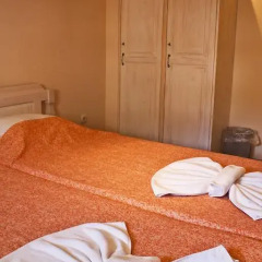 Отель Ulpia House Стандартный номер с двуспальной кроватью (общая ванная комната) фото 8