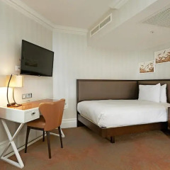 Отель Hilton London Hyde Park 4* Улучшенный номер с различными типами кроватей фото 4