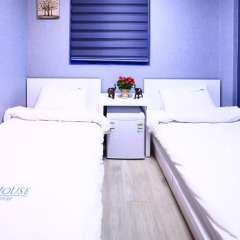 Отель Road Myeongdong Guesthouse 2* Стандартный номер с 2 отдельными кроватями