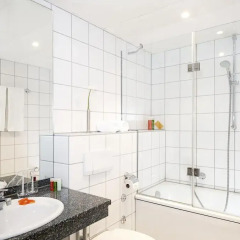 Отель NH Düsseldorf City 4* Стандартный номер с двуспальной кроватью