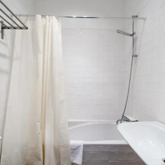Отель Lisbon Charming Apartments - Chiado Португалия, Лиссабон - отзывы, цены и фото номеров - забронировать отель Lisbon Charming Apartments - Chiado онлайн ванная фото 2