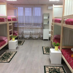 Наш Хостел Кровать в женском общем номере с двухъярусной кроватью