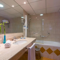 Отель Tryp Vielha Baqueira ванная фото 5