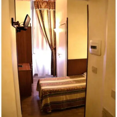 Hotel Julia 3* Номер с общей ванной комнатой с различными типами кроватей (общая ванная комната) фото 5