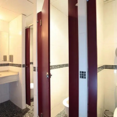 Отель Center Valencia Youth Hostel Испания, Валенсия - 2 отзыва об отеле, цены и фото номеров - забронировать отель Center Valencia Youth Hostel онлайн ванная
